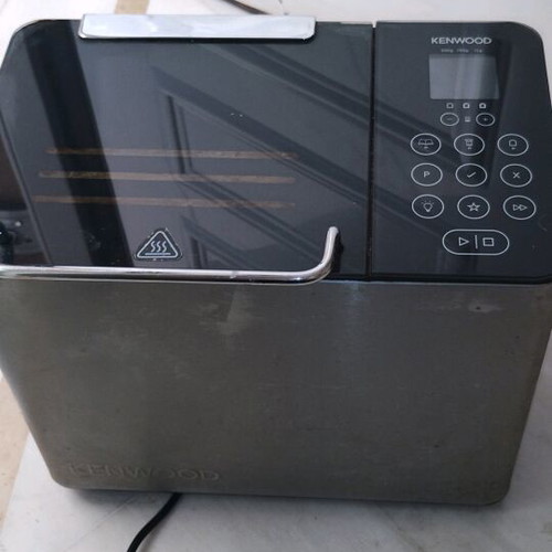 Kenwood BM450 780W bread maker used with 15 programs