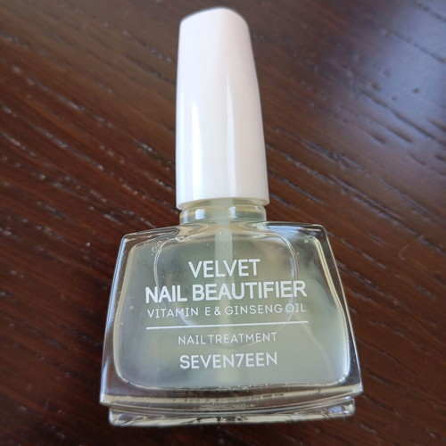 Seventeen Velvet Nail Beautifier new, strengthening matte nail base