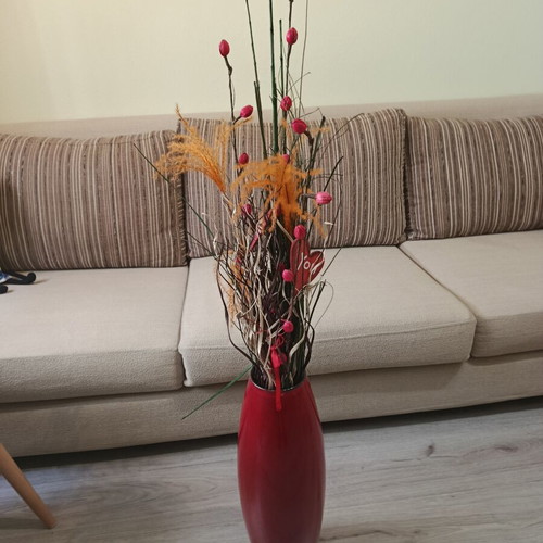 Red floor vase like new with all flowers