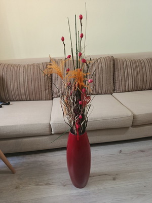 Red floor vase like new with all flowers