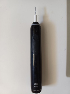Oral-B Pro Series 3 electric toothbrush