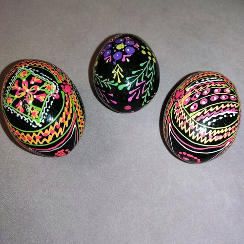 Wooden eggs hand-decorated, pack of 3, like new