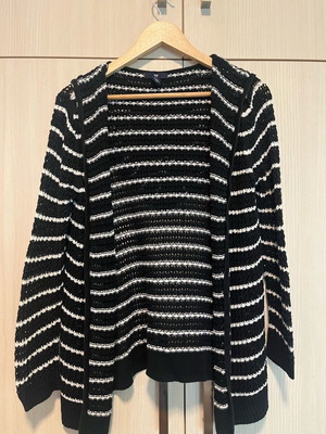Gap knitted cardigan fall/spring with hood like new