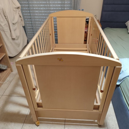 Crib used, missing one drawer underneath