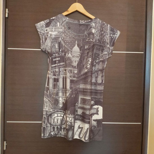 Women's T-shirt with print like new