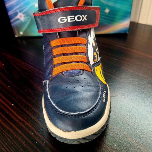 Geox kids athletic boots with lights used, size 31