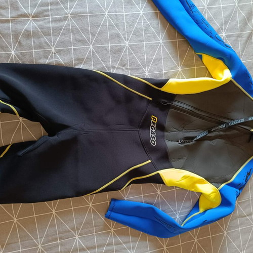 Wetsuit full body size medium like new for water sports