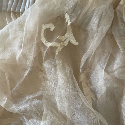 Silk curtain set like new, gold shade