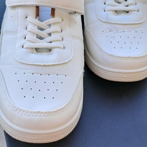 Athletic shoes like new, white with brown details, size 38