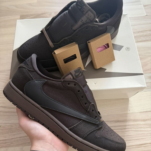 Nike Air Jordan 1 Low Travis Scott sneakers brand new, size EU 44, brown