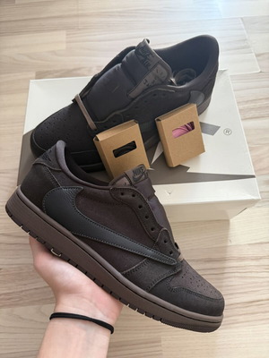Nike Air Jordan 1 Low Travis Scott sneakers brand new, size EU 44, brown