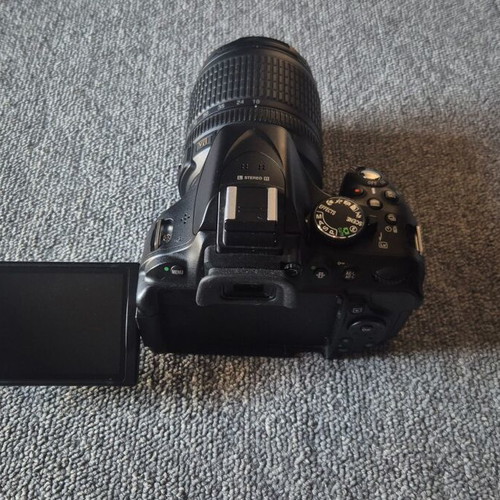 Nikon D5200 18-105 VR camera kit with tripod