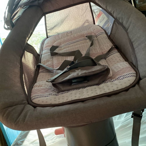 Relax baby electric rocker with melodies and remote control like new