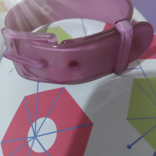 Bracelet with belt design, lilac color