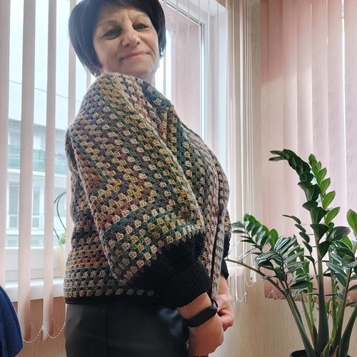 Knitted cardigan XL new, colorful, short with hexagons