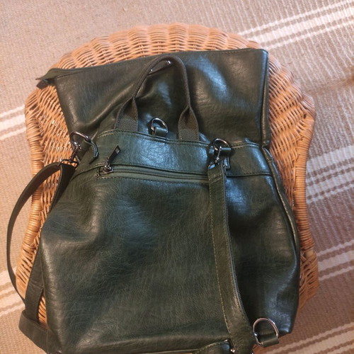 Limone backpack like new, spacious and lightweight, green