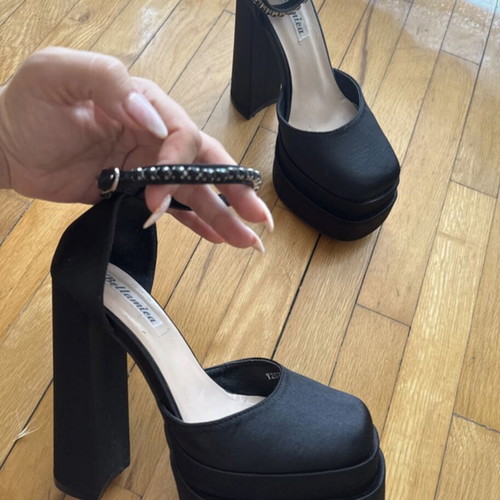 Sandal size 37 black, like new, platform style