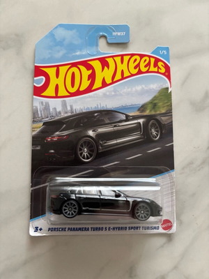 Hot Wheels Porsche Panamera Turbo S E-Hubrid Sport Turismo new, sealed