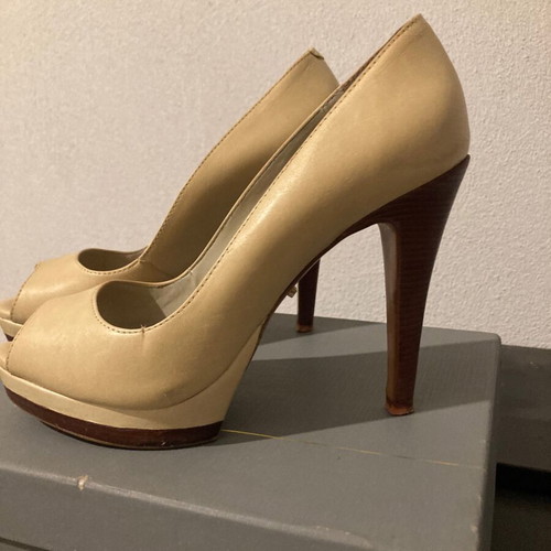 Schutz leather peep toe pumps used, beige, size 38