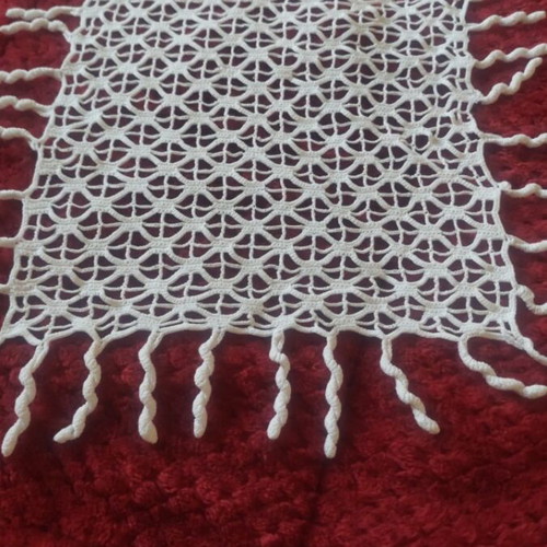 Handmade napkins set of 2 like new, sizes 24x24 and 12x12