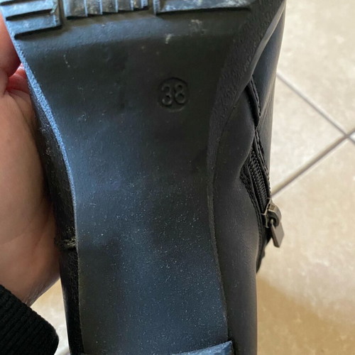 Women's black leather ankle boots size 38 like new