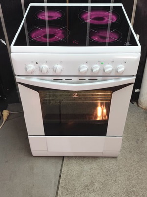 Indesit Ceramic Stove like new, fully functional