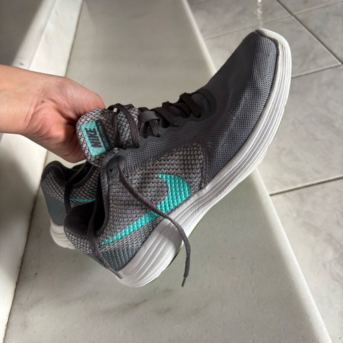 Nike Revolution 3 athletic shoes used, size 40, gray and turquoise