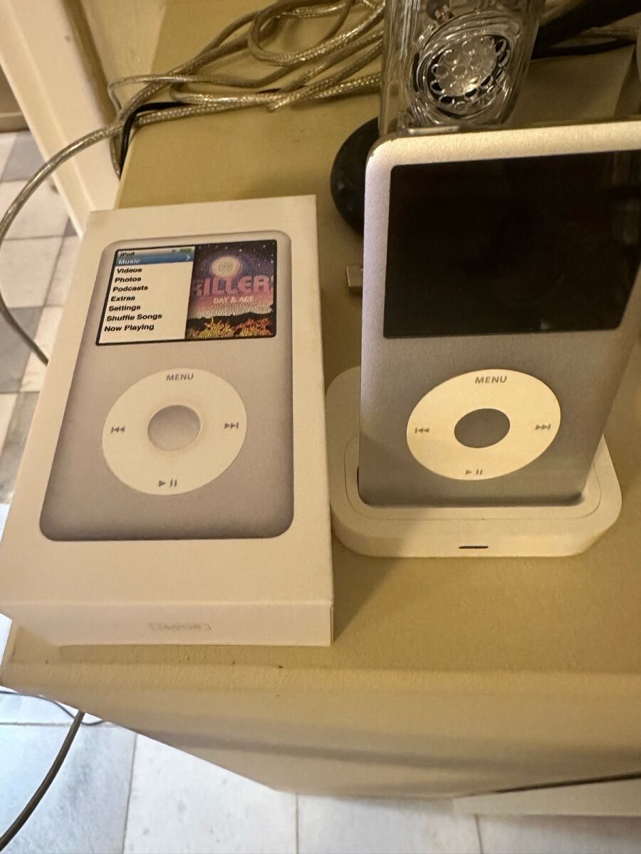 Apple iPod Classic 160GB used with dock… - € 250,00 - Vendora.cy
