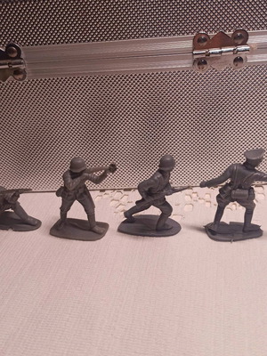 Solpa German Infantry Toy Soldiers used 1/32 scale set of 4