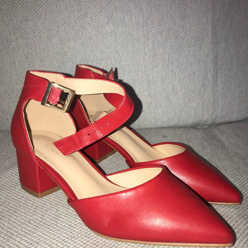 Alta Moda red pumps new with low square heel
