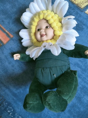 Anne Geddes collectible doll Baby Daisy like new
