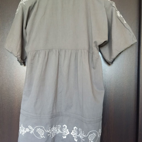 Caroll women's shirt like new, gray with white embroidery, size XL