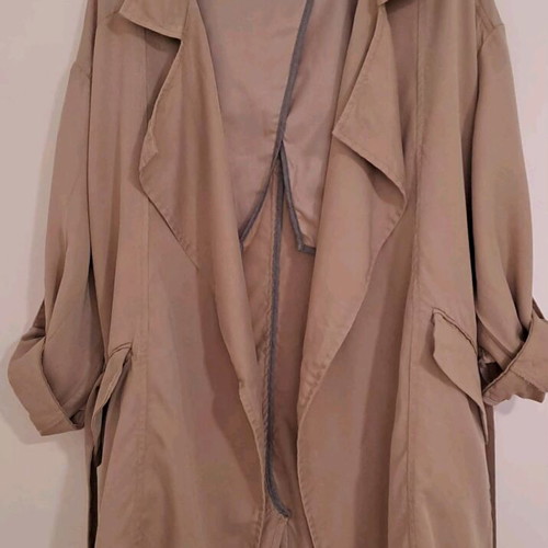 Bershka beige trench coat like new with pockets size M