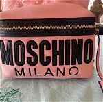 Moschino τσάντα πλάτης συλλεκτική σε ρόζ χρώμα.