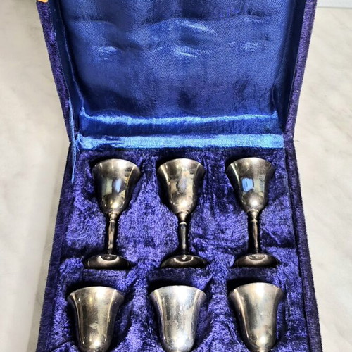 Vintage Liqueur Glasses Set of 6 in Velvet Case used