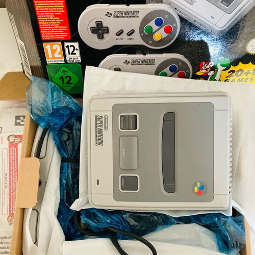 Super Nintendo Classic Mini like new in box with accessories