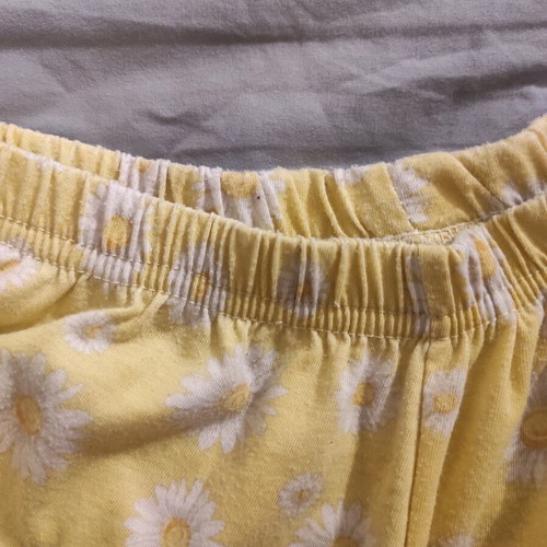 Pastel Yellow Daisy Bloomer Ruffle Shorts size S-M used