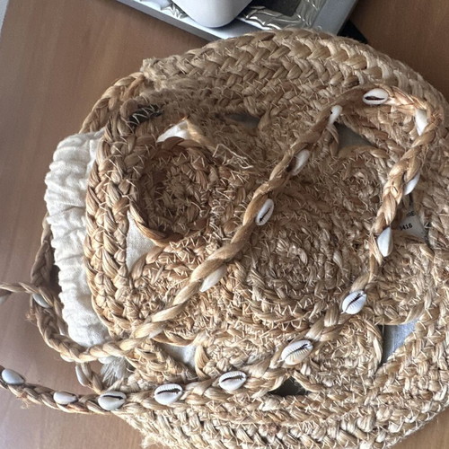 Straw shoulder bag Mango like new with shell details