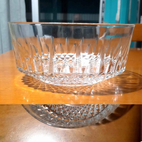 Arcoroc France glass bowl like new with star pattern