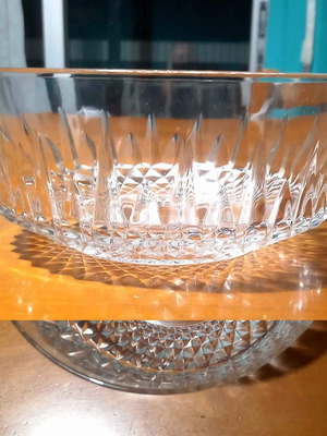 Arcoroc France glass bowl like new with star pattern