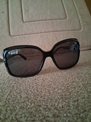 Solano sunglasses square like new, black