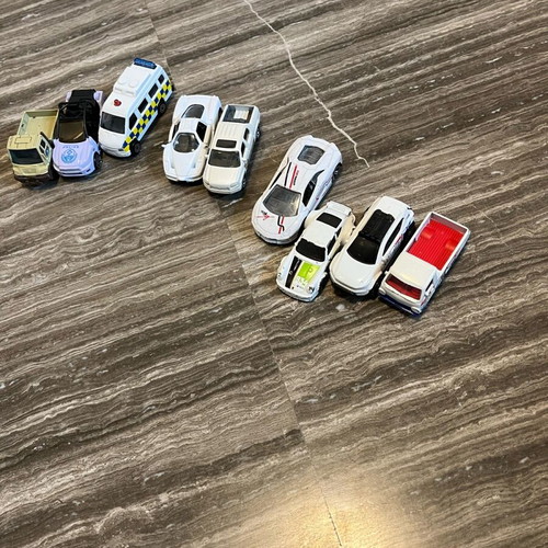 Hot Wheels toy cars like new, pack of over 70 pieces