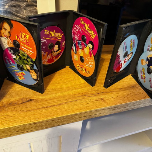 The Nanny DVD three complete seasons like new with subtitles