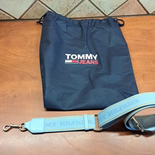 Tommy Hilfiger crossbody bag like new, light blue