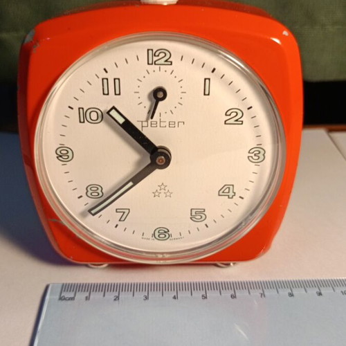 Peter analog table clock used