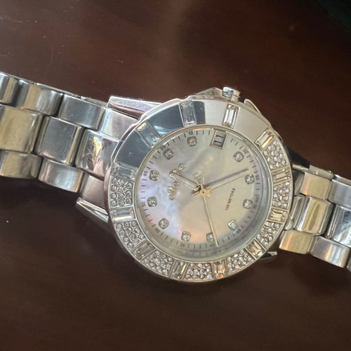 Ellesse women's watch used with stones and stainless steel bracelet