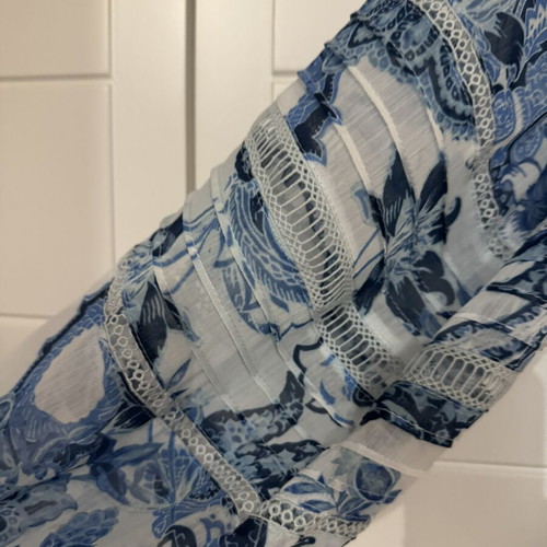 Guess Jeans tunic like new, airy printed with woven sleeve details