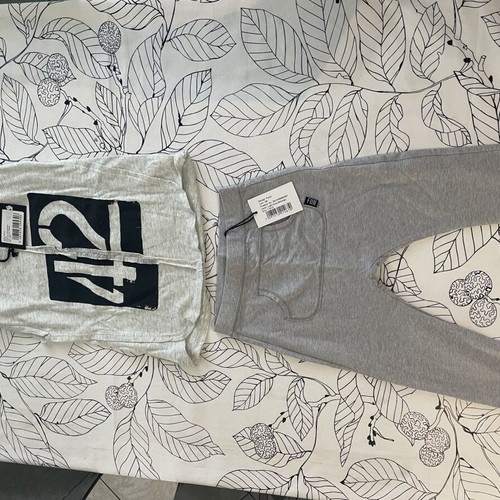Minene sportswear set with sleeveless shirt 3-4 years new