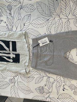 Minene sportswear set with sleeveless shirt 3-4 years new