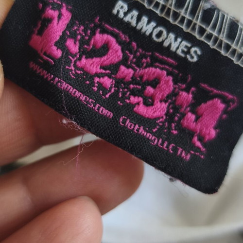 Ramones Licensed Tee L, vintage distressed look, like new